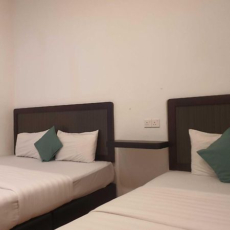 Oyo 91053 Signature Inn Miri Exterior photo