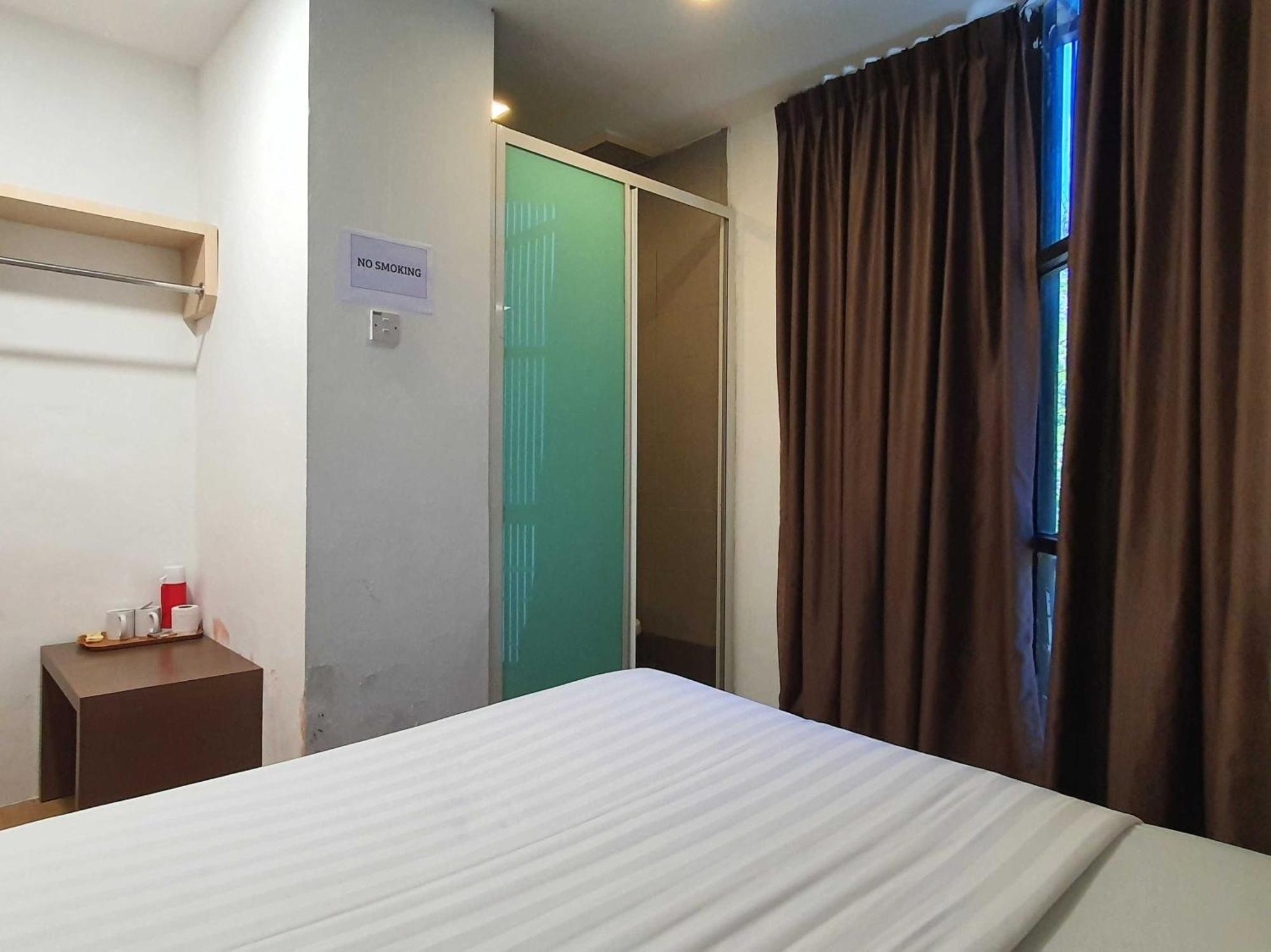 Oyo 91053 Signature Inn Miri Exterior photo