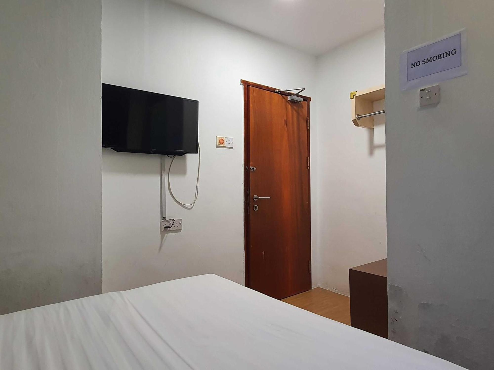 Oyo 91053 Signature Inn Miri Exterior photo