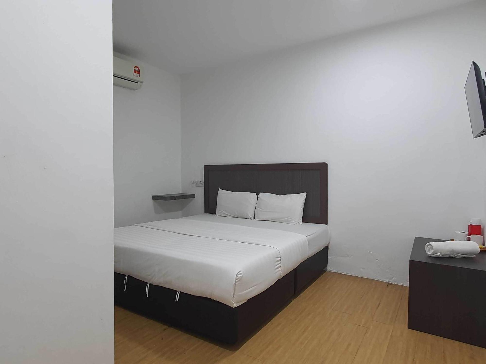 Oyo 91053 Signature Inn Miri Exterior photo