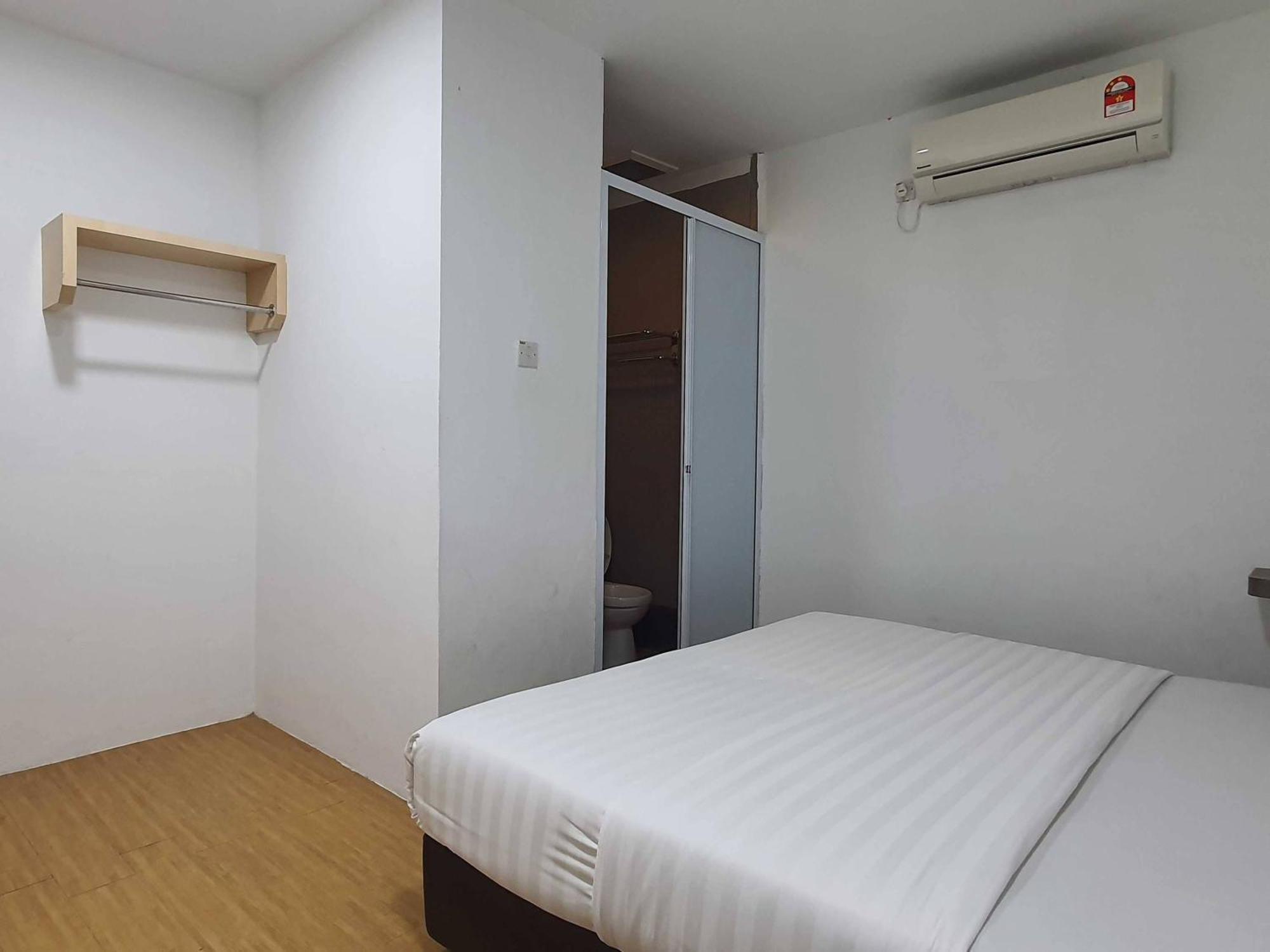 Oyo 91053 Signature Inn Miri Exterior photo