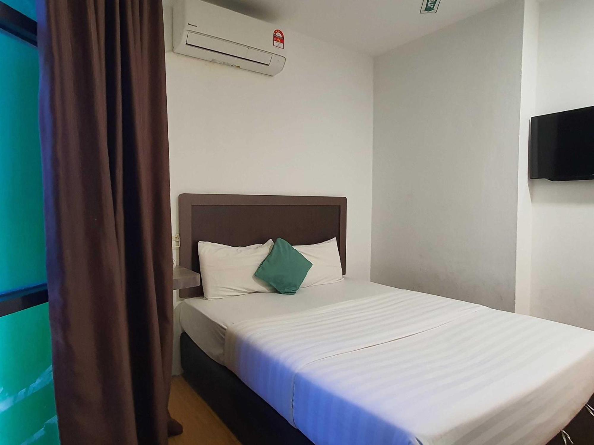 Oyo 91053 Signature Inn Miri Exterior photo