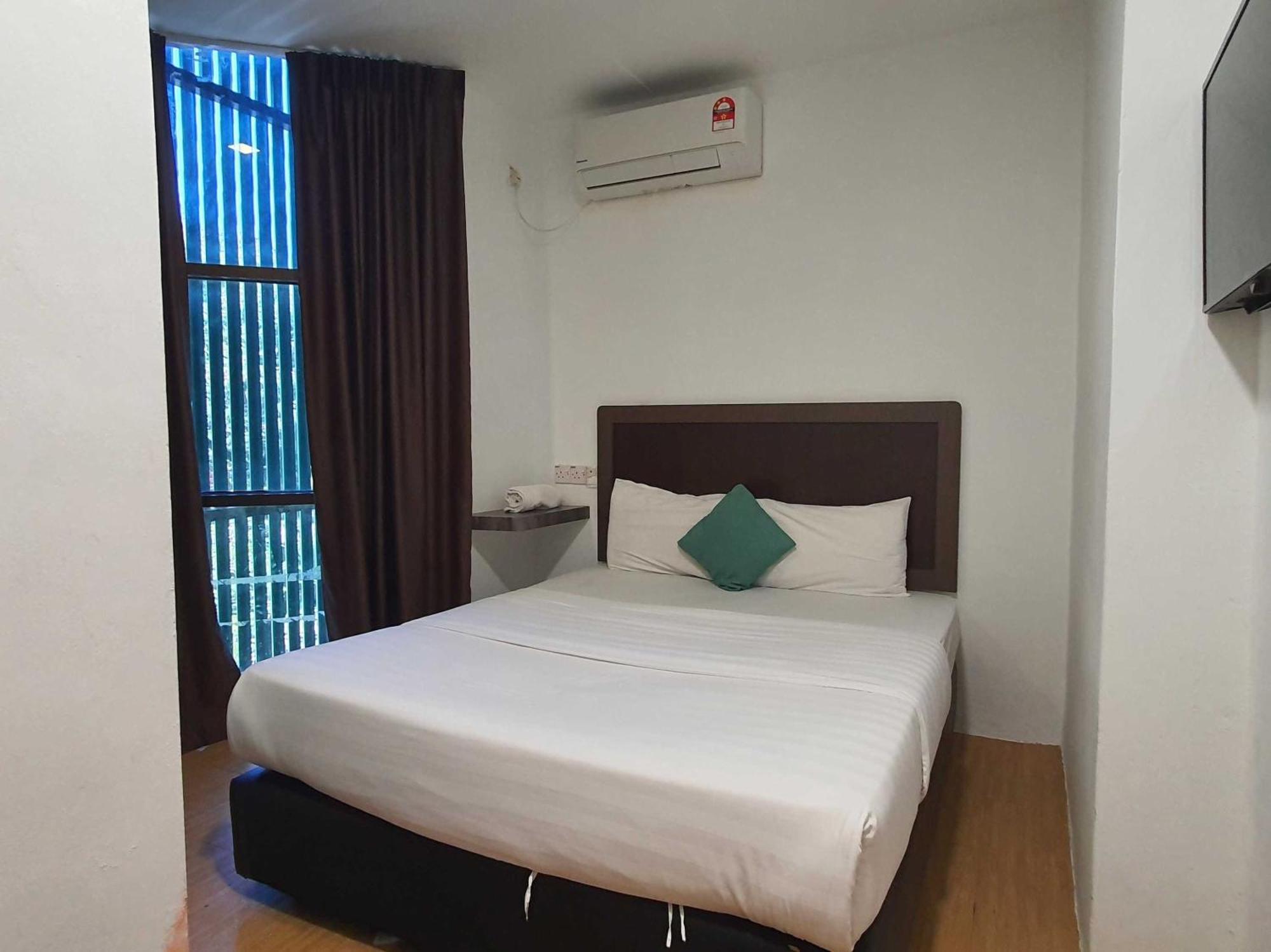 Oyo 91053 Signature Inn Miri Exterior photo