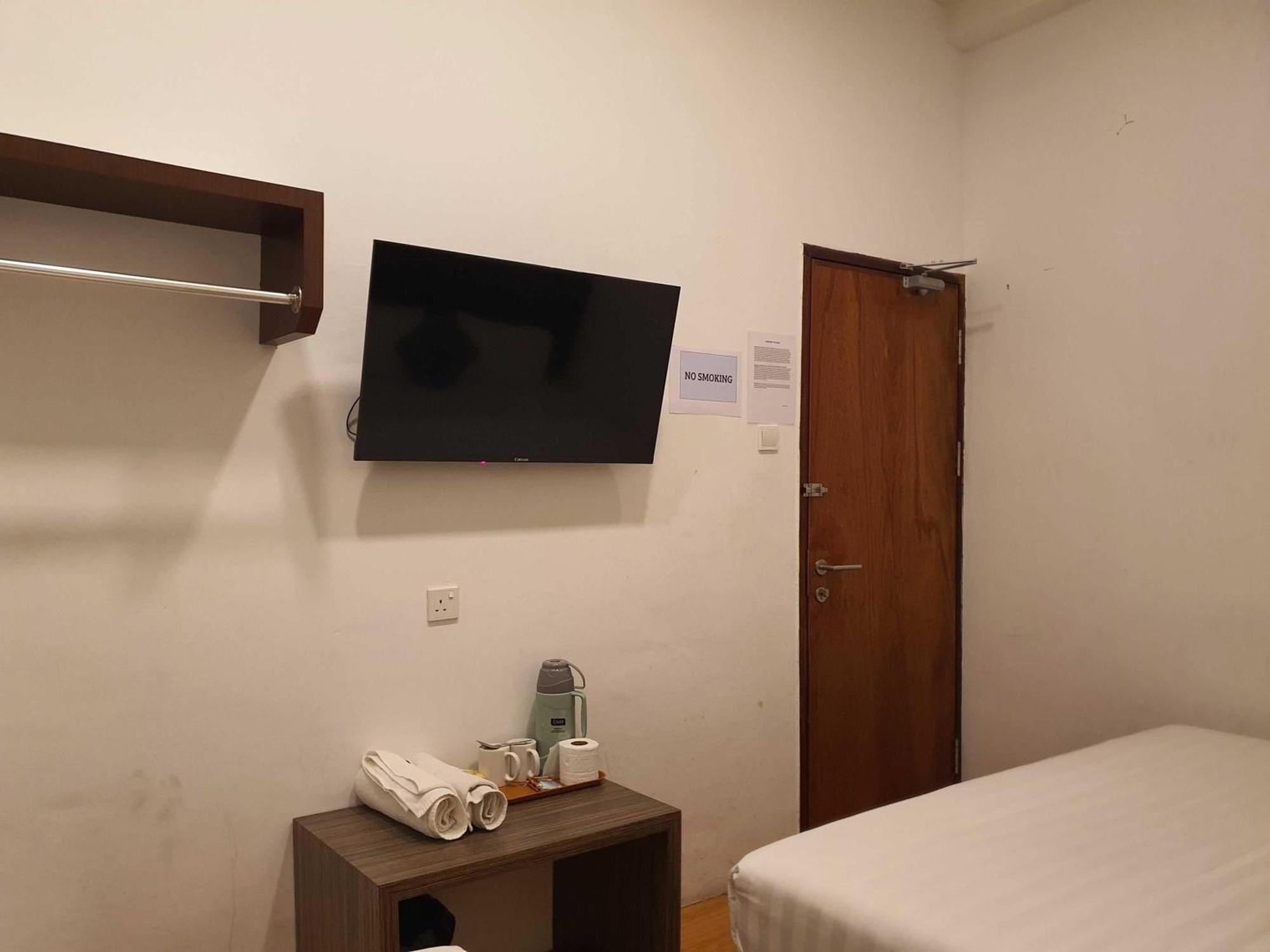 Oyo 91053 Signature Inn Miri Exterior photo