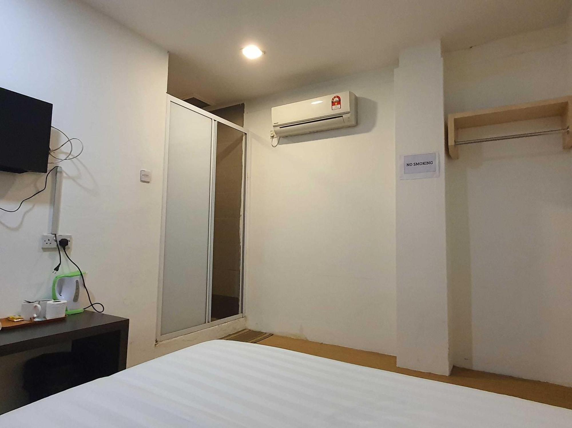 Oyo 91053 Signature Inn Miri Exterior photo