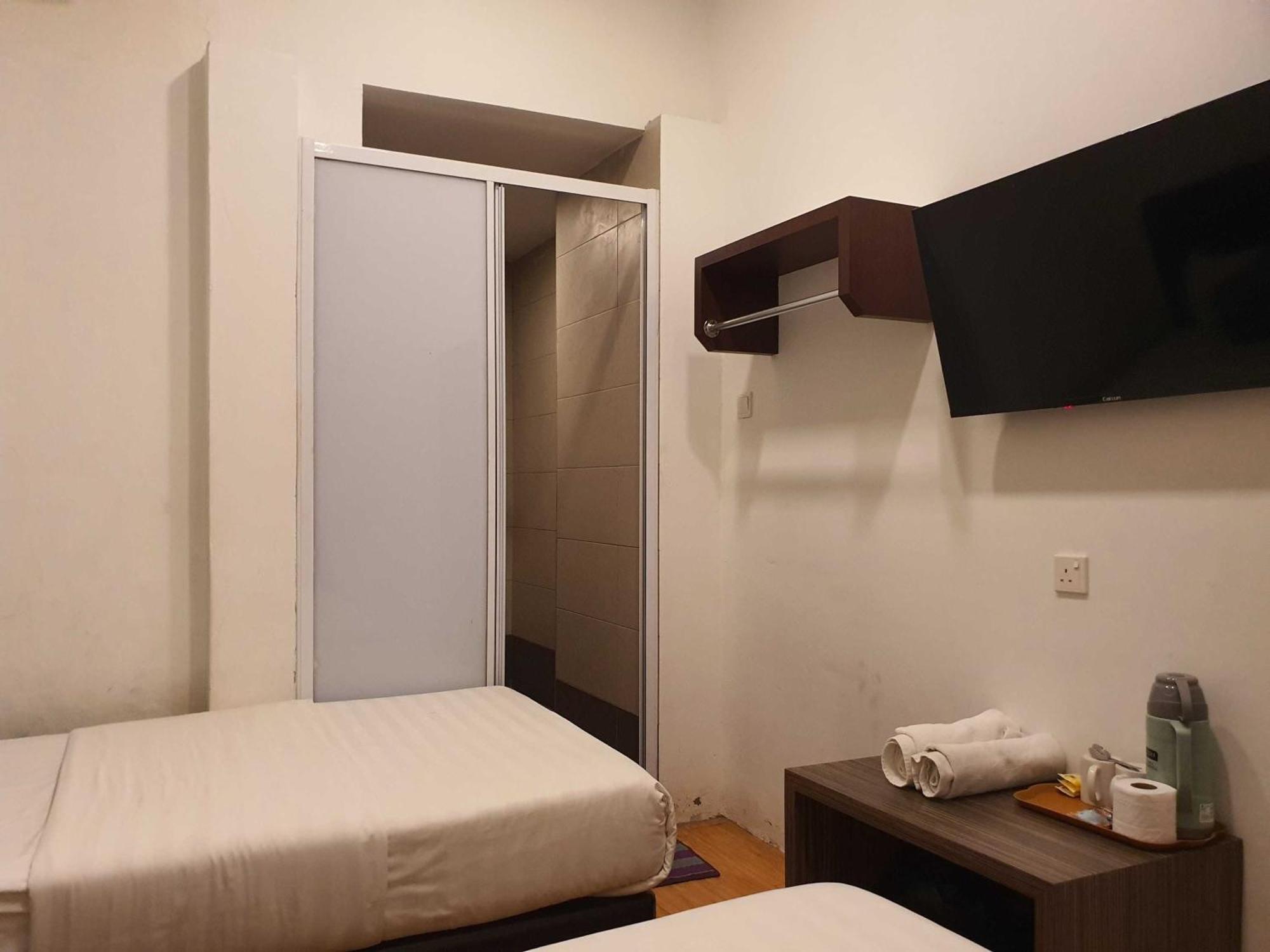 Oyo 91053 Signature Inn Miri Exterior photo