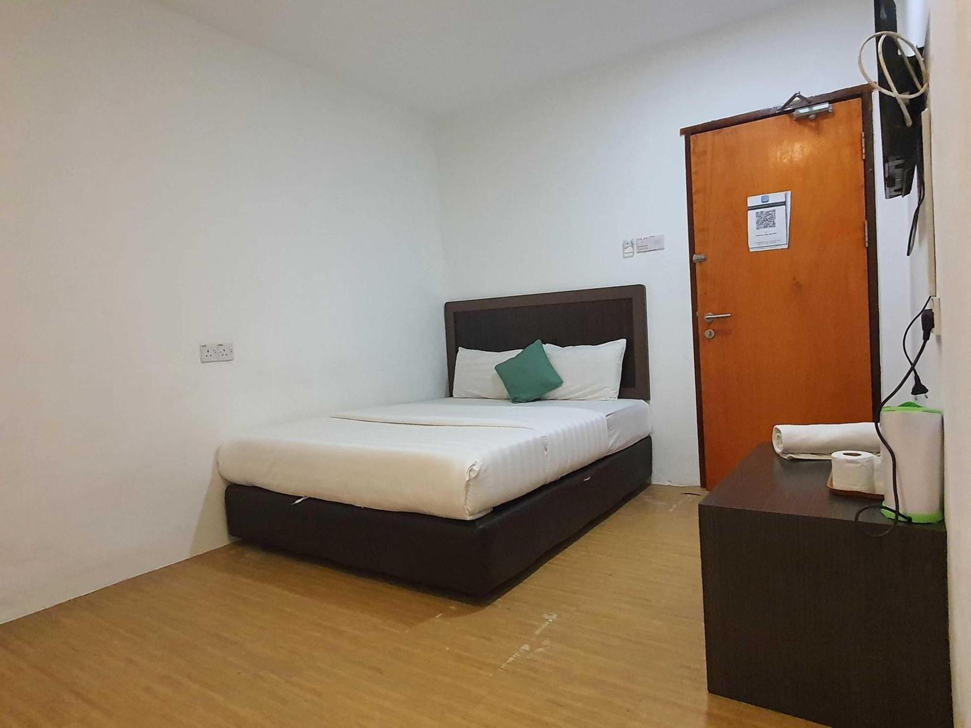 Oyo 91053 Signature Inn Miri Exterior photo